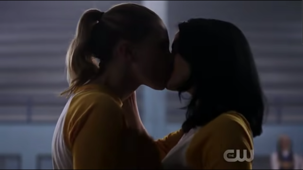 Kiss between Betty and Veronica in Riverdale