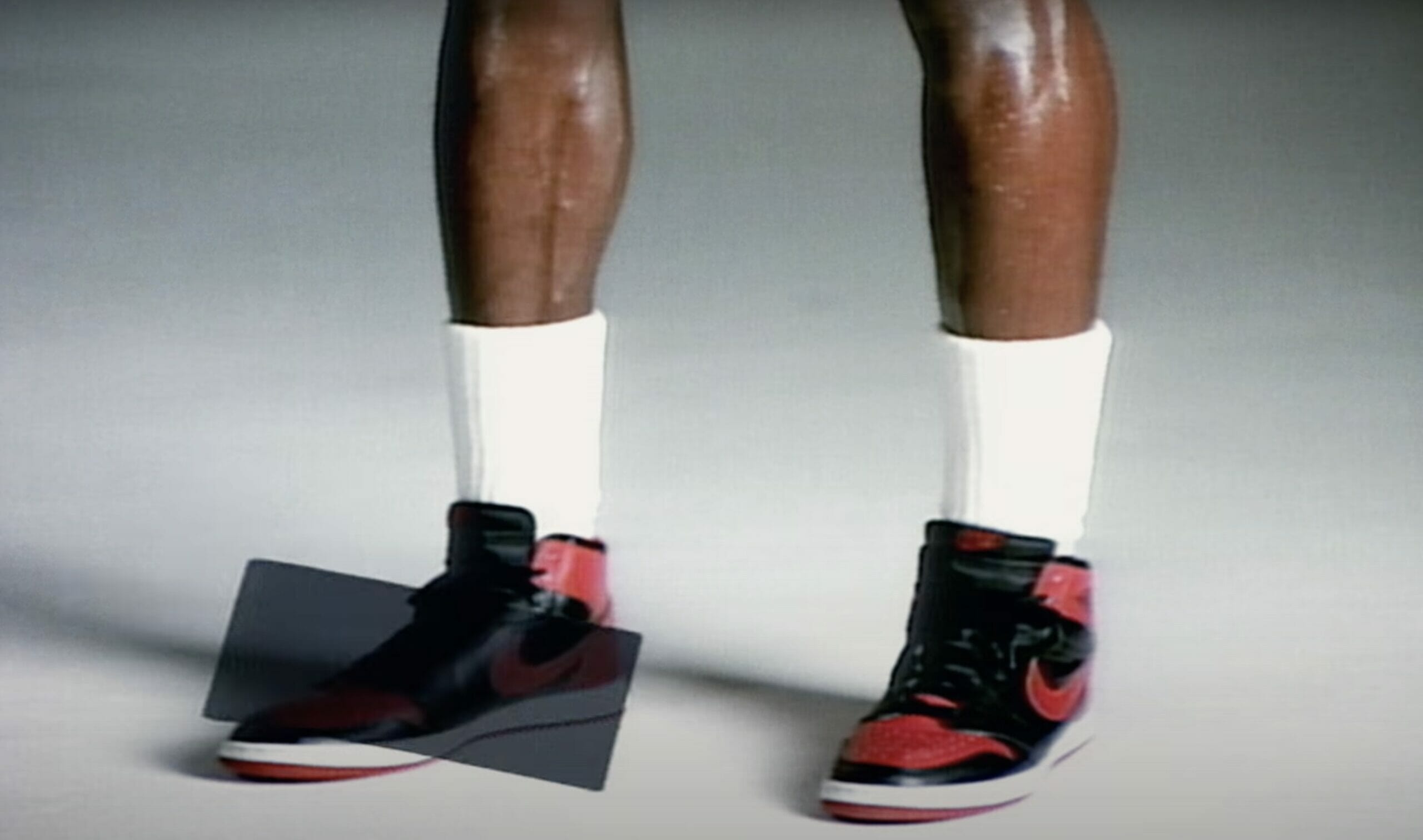 Unbanned sneaker