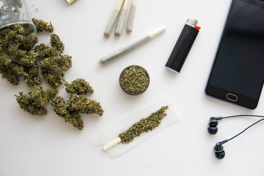 Smoking Tips: How To Use A One Hitter - Trill! Mag