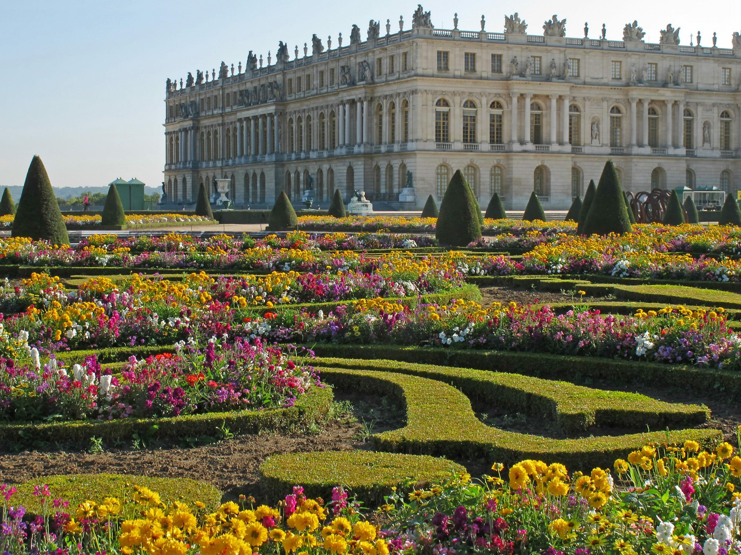 Версаль билеты. Версальский дворец. Версаль. Версальский дворец дворцы Франции. Замок Версаль в Париже. Версальский дворец и сады во Франции.