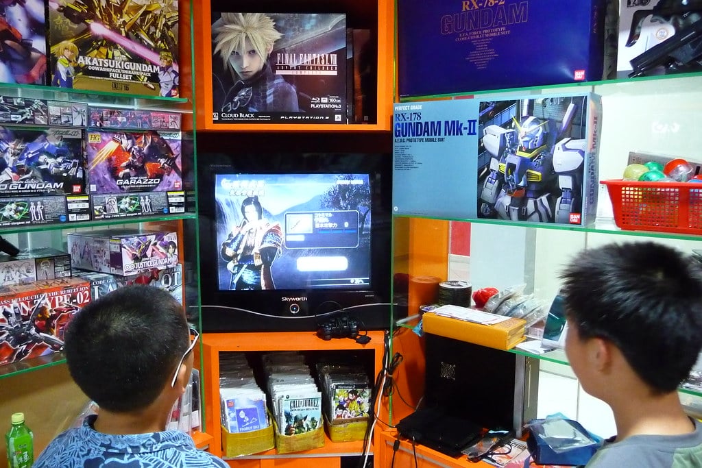 kids playing video game