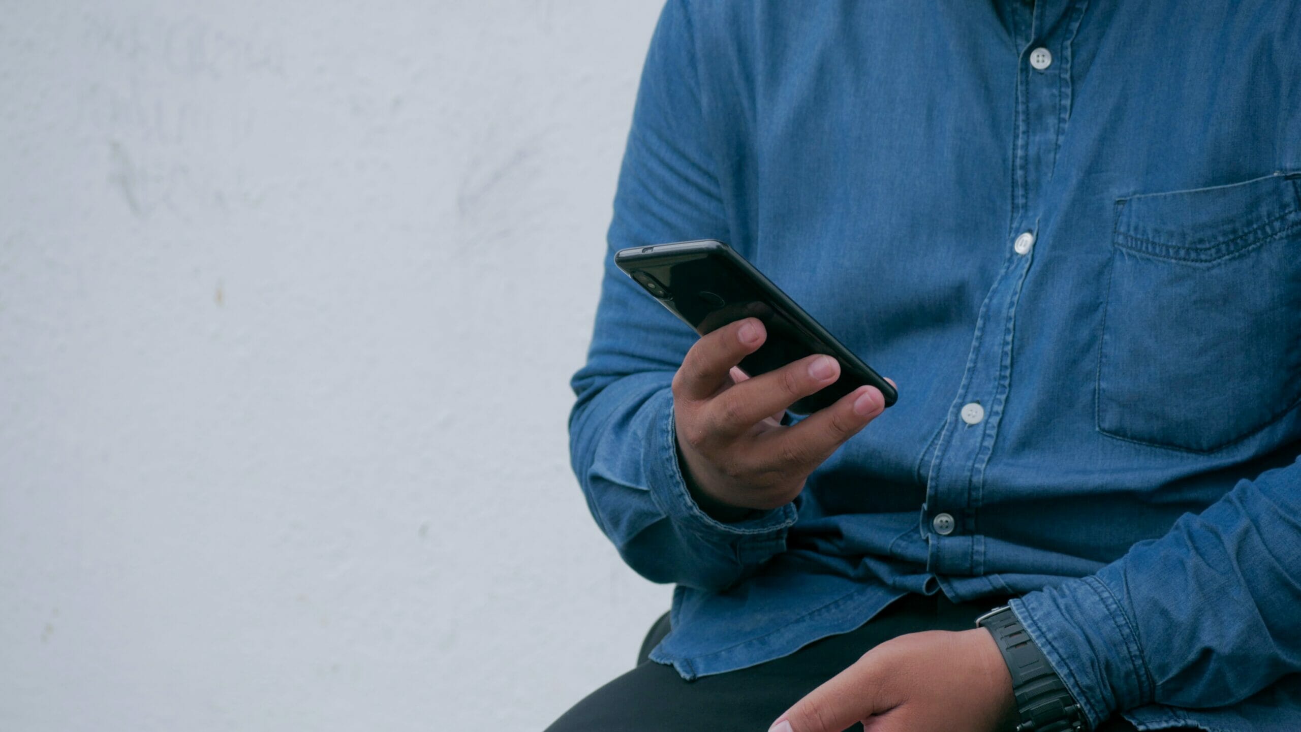 man texting on the phone