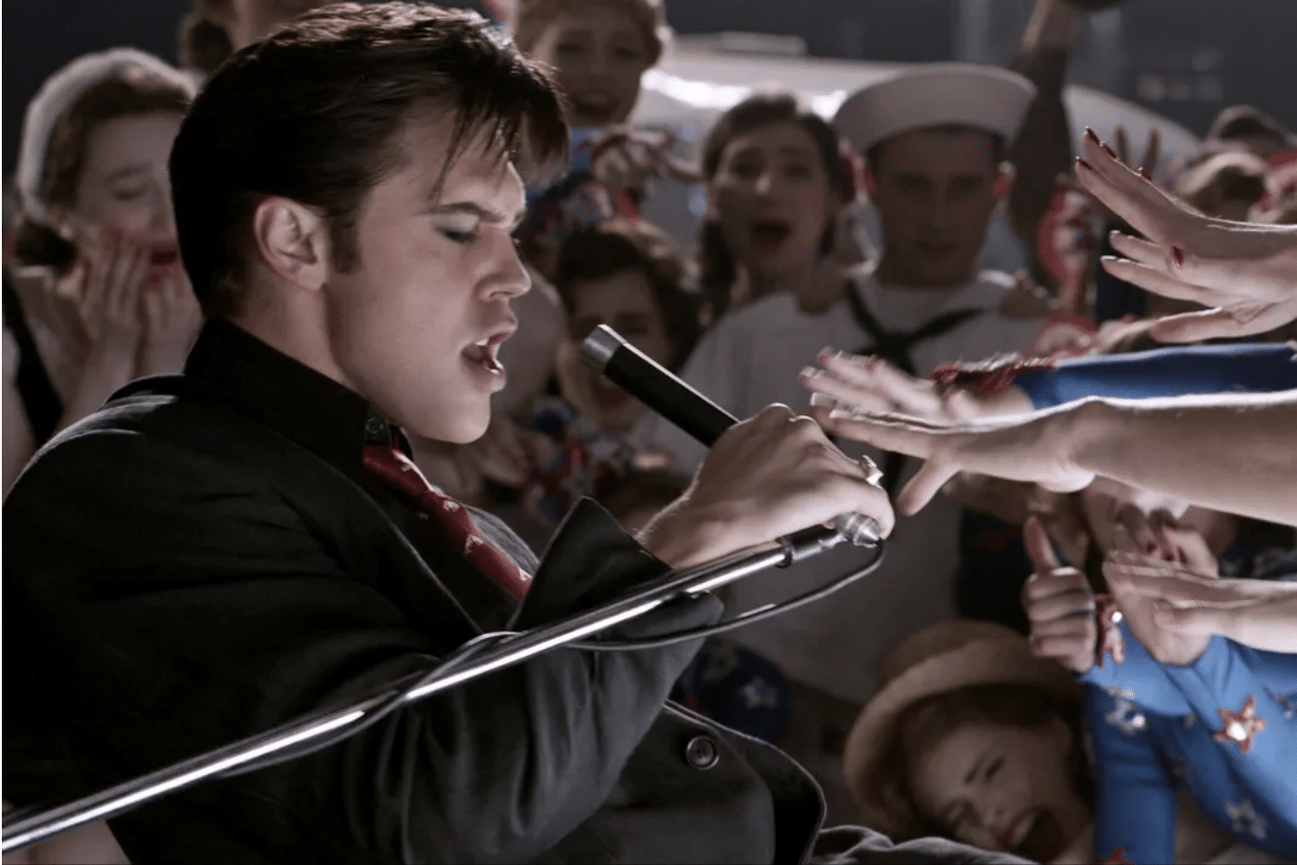 Elvis (Austin Butler) sings to a hoard of fans