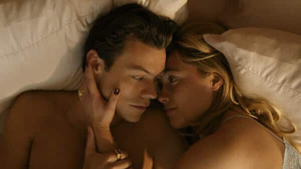 Jack Chambers (Harry Styles) and Alice (Florence Pugh) lie intimately in bed