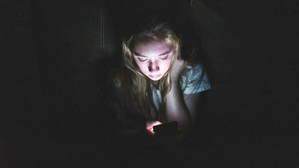 Girl in dark online