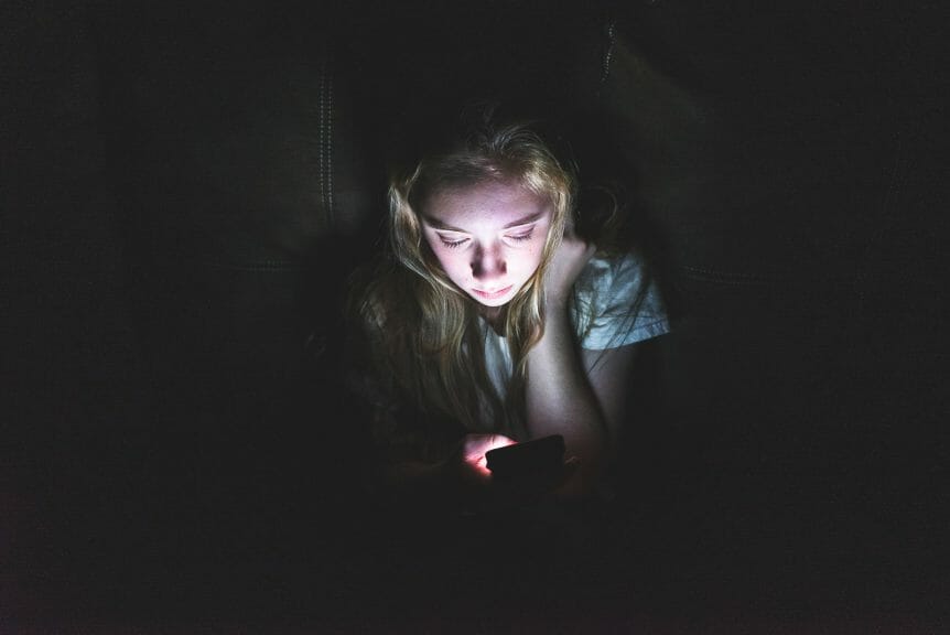 Girl in dark online