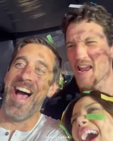 Aaron Rodgers sung along to Taylor Swift with his pals