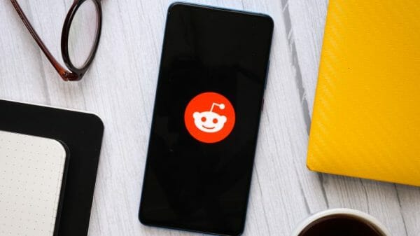 The Reddit app, which is experiencing problems with users (Sdx15/Shutterstock)