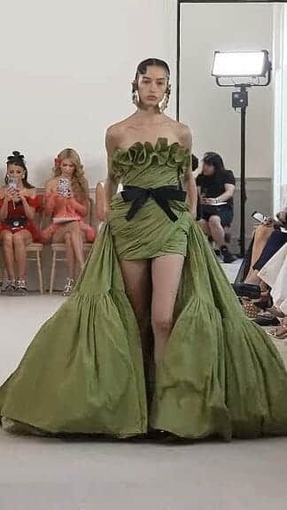 Giambattista Valli Fall/Winter 2023/24 Haute Couture 25 Look 09