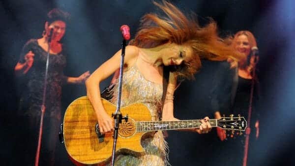 Taylor Swift performing in 2009 at Rio de Janeiro.