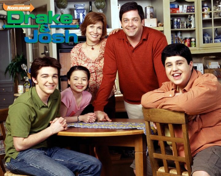 The cast of Drake and Josh in the kitchen together.