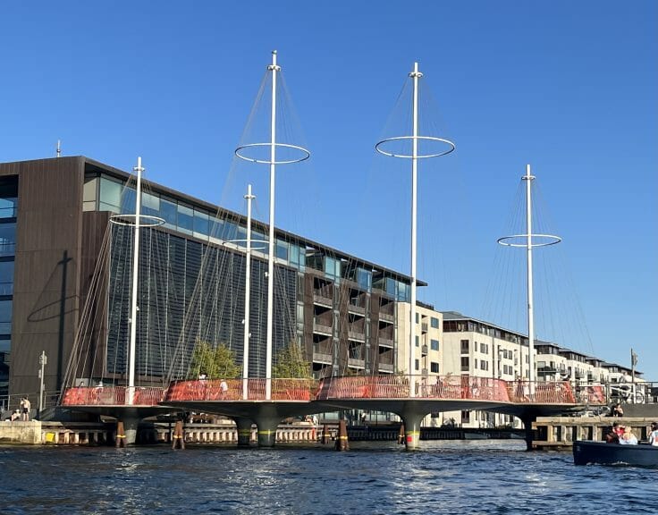 A red bridge over the canal. Designed with five circular shaped platforms.