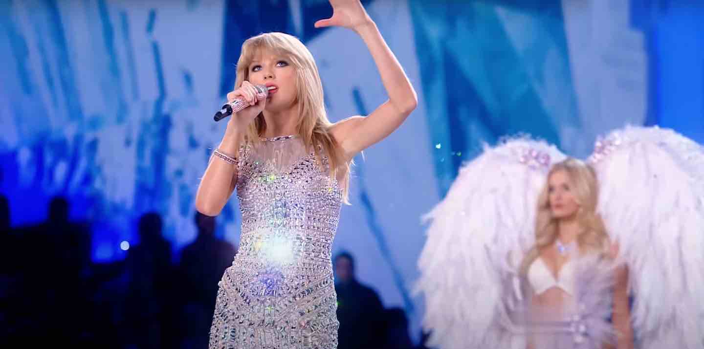 Taylor Swift preforming "I Knew You Were Trouble" as Victoria's Secret angels strut down the runway in 2013.
