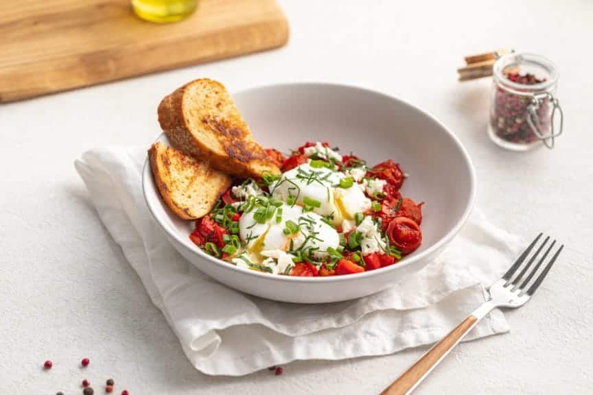 tomato salad and garlic bread bowl