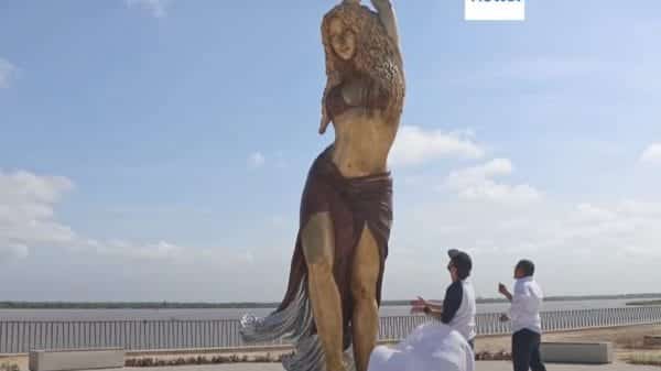 Shakira Statue