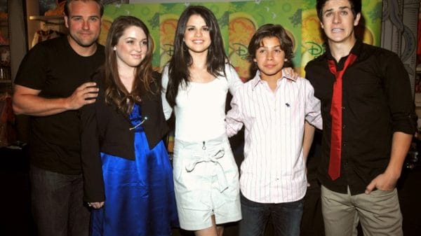 David DeLuise, Jennifer Stone, Selena Gomez, Max T Austin, and David Henrie stood together at an event