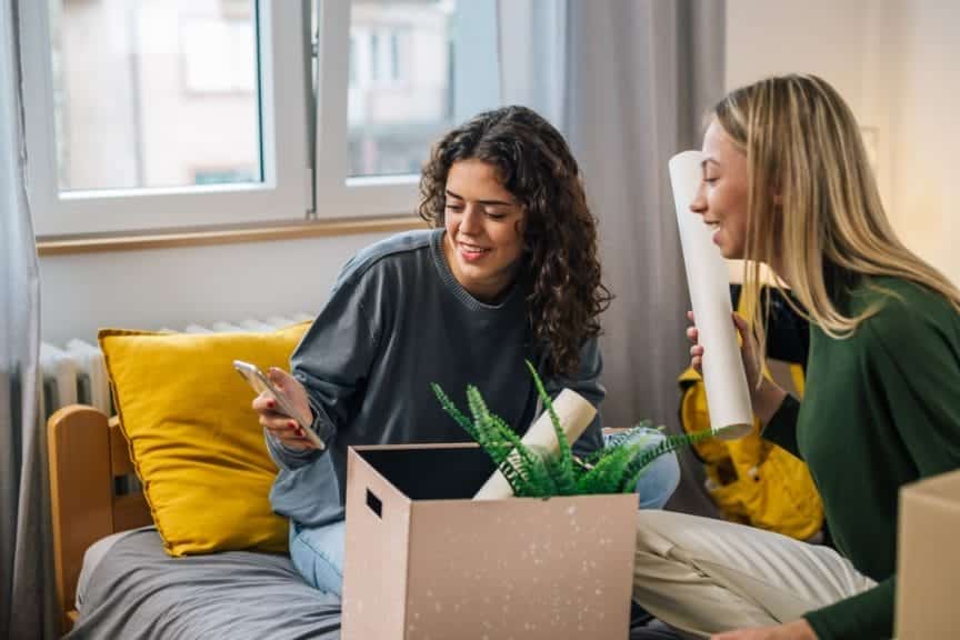 College students moving into halls.