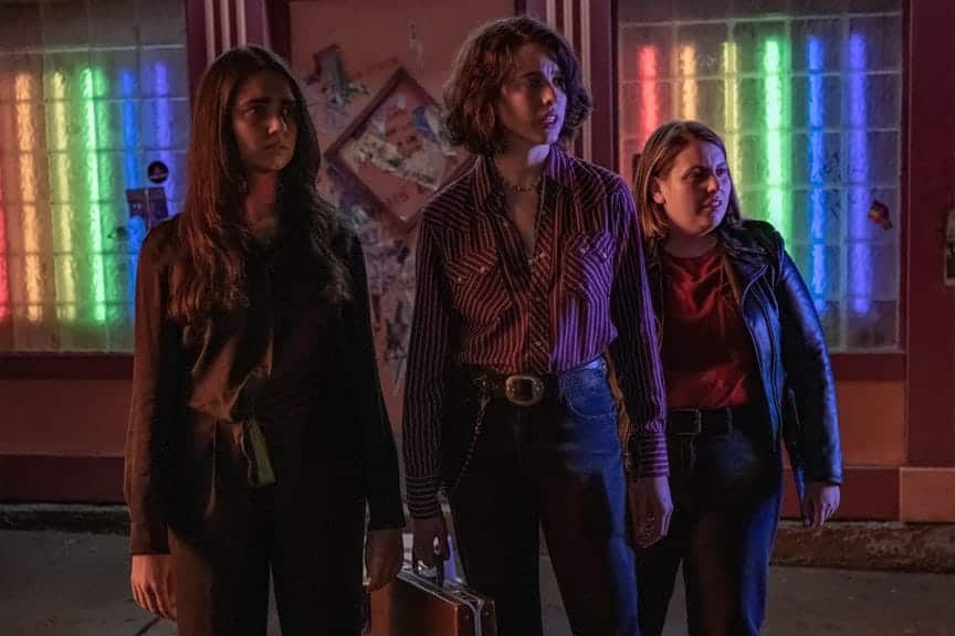 Geraldine Viswanathan, Margaret Qualley, and Beanie Feldstein in Drive-Away Dolls.