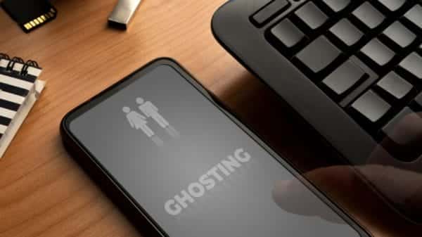 Phone indicating ghosting between two people.