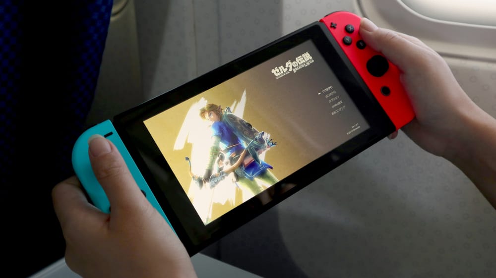 The Nintendo Switch can be played in an airplane.