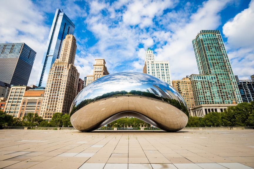 A picture of Chicagos famous tourist attraction, The Bean. 