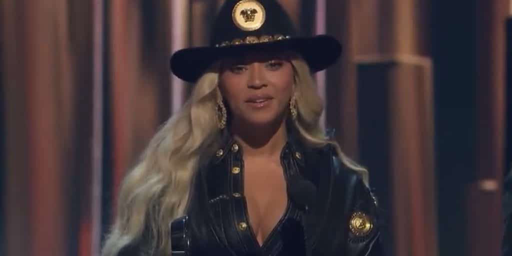 Beyoncé presenting her speech at the iHeart Radio awards.