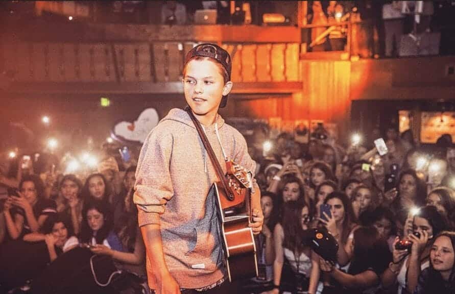 Jacob Sartorius playing a live show.