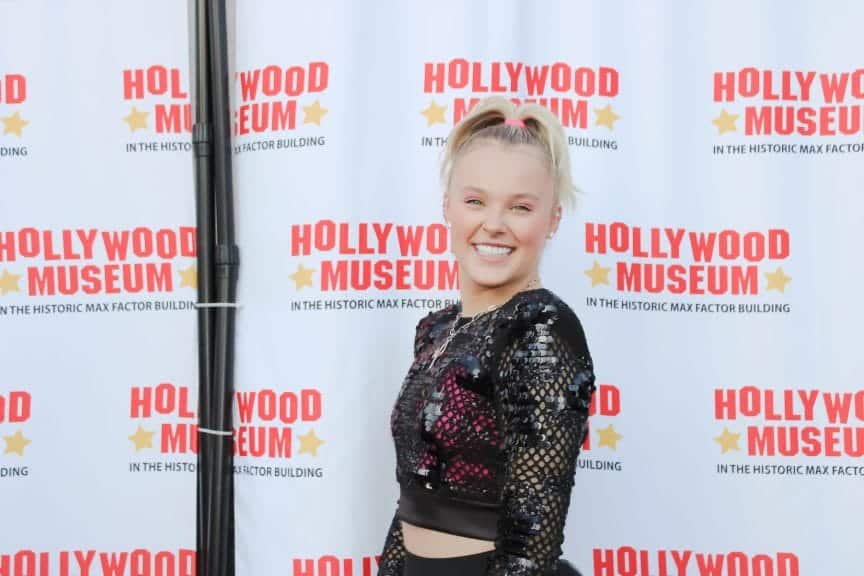 Jojo Siwa smiling on red carpet