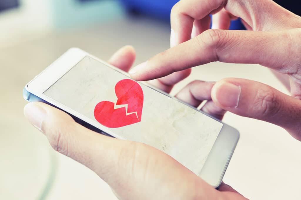 Phone with a picture of a broken heart
