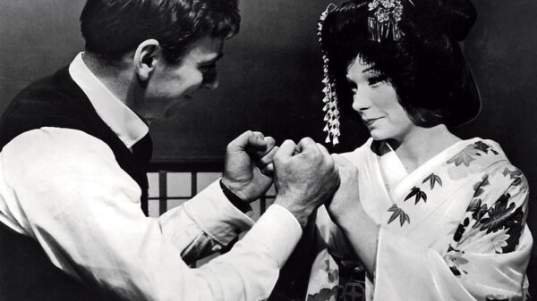 Shirley MacLaine and Yves Montand in My Geisha (1962)