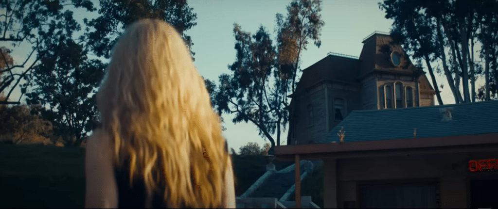 Maxine seeing the Psycho (1960 house on a set. Credit: YouTube/A24