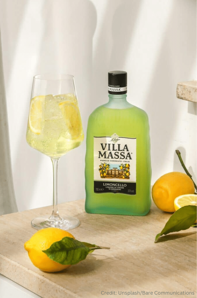Bottle and glass of Limoncello spritz