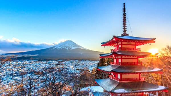 Landmark of japan Chureito red Pagoda and Mt. Fuji in Fujiyoshida, Japan