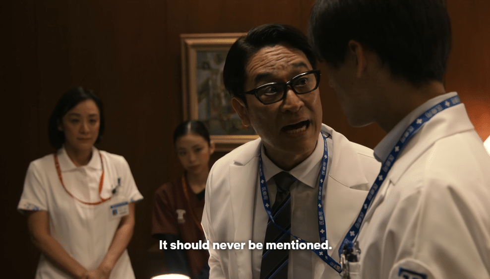 Head nurse Makoto Fujiwara portrayed by Misuzu Kanno and nurse Mari Nekota portrayed by Shuri stand behind doctor Seiichirou Kurosaki portrayed by Satoshi Hashimoto as he reprimands Masashi Sera portrayed by Ryoma Takeuchi
