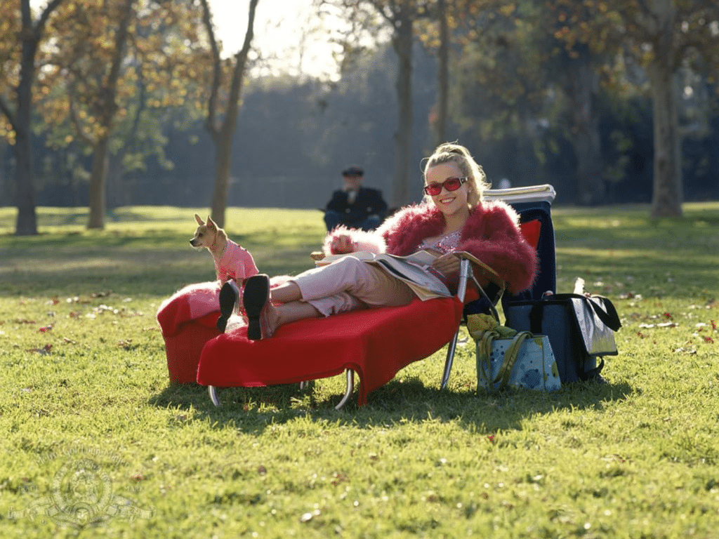 Elle Woods studying outside