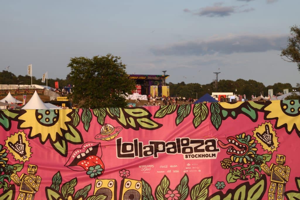 Lollapalooza experience sign