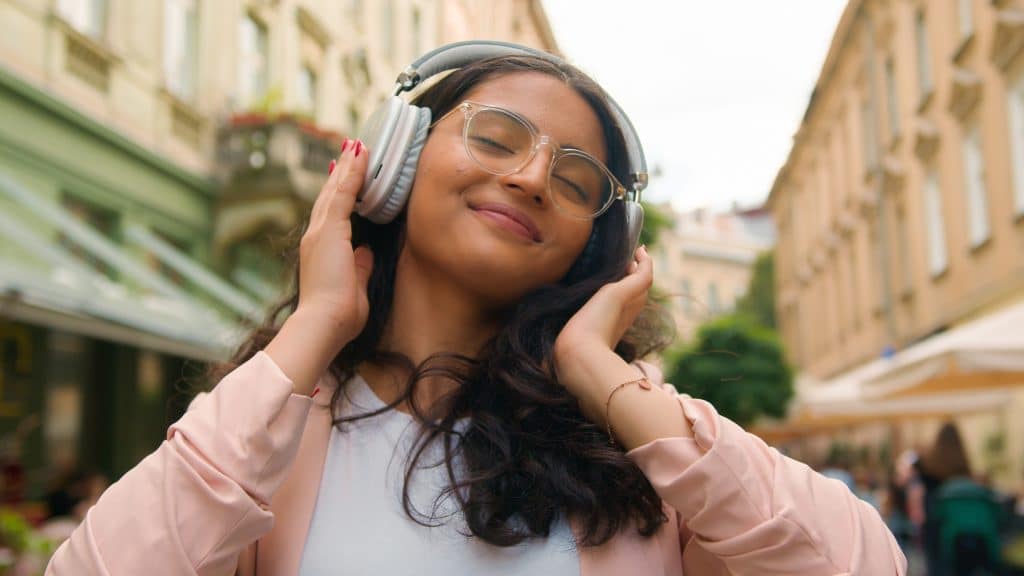 Woman listening to music as she walks around Uni.