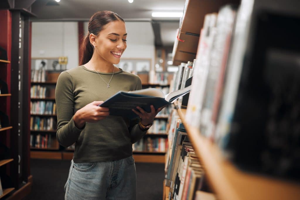 girl in library - PeopleImages.com - Yuri A