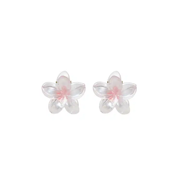 A set of flower claw clips in the shade rose pearl.