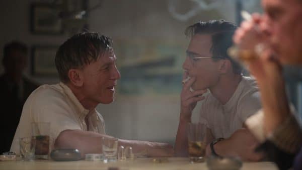 William Lee (Daniel Craig) sits with Eugene Allerton (Drew Starkey) at a Mexican bar.