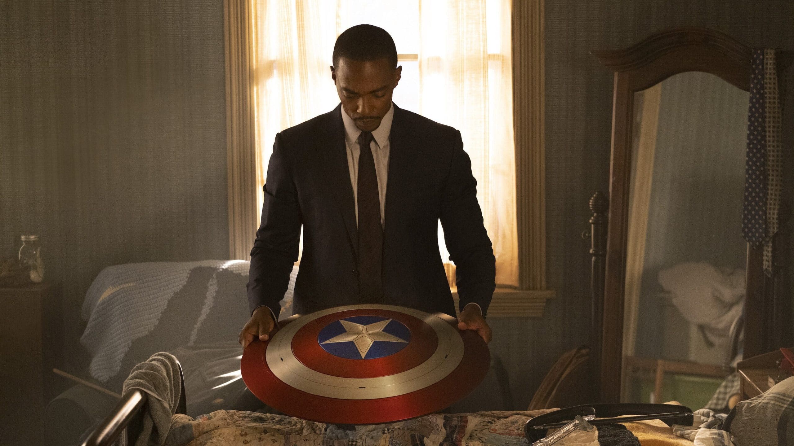 Anthony Mackie taking over the role of Captain America. Credit : Chuck Zlotnick / Marvel Studios 2020