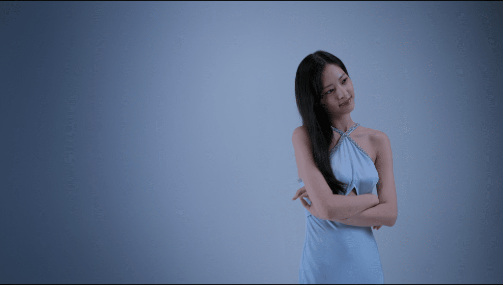 Park Hae-lin as she enters to cause a ruckus