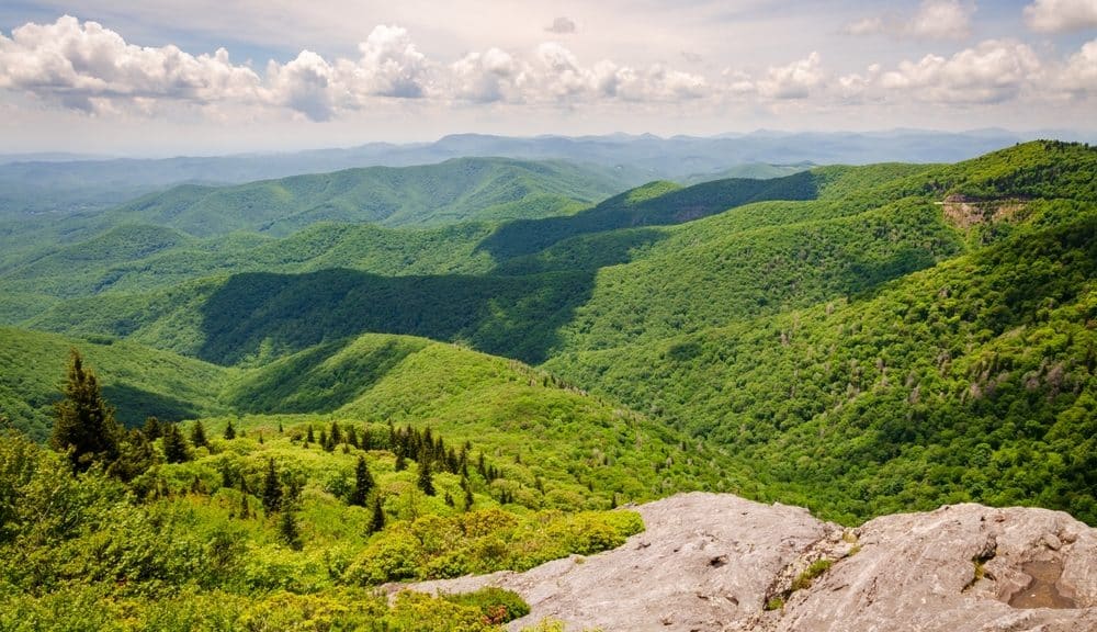 The Blue Ridge Parkway, Famous Road linking Shenandoah National Park to Great Smoky Mountains National Park