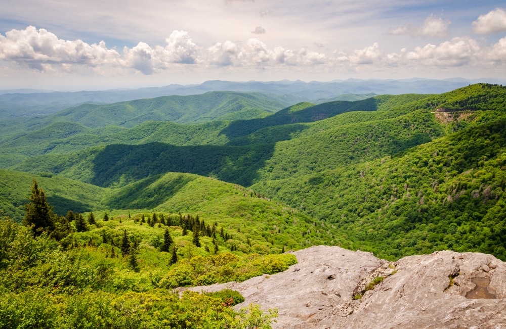 The Blue Ridge Parkway, Famous Road linking Shenandoah National Park to Great Smoky Mountains National Park