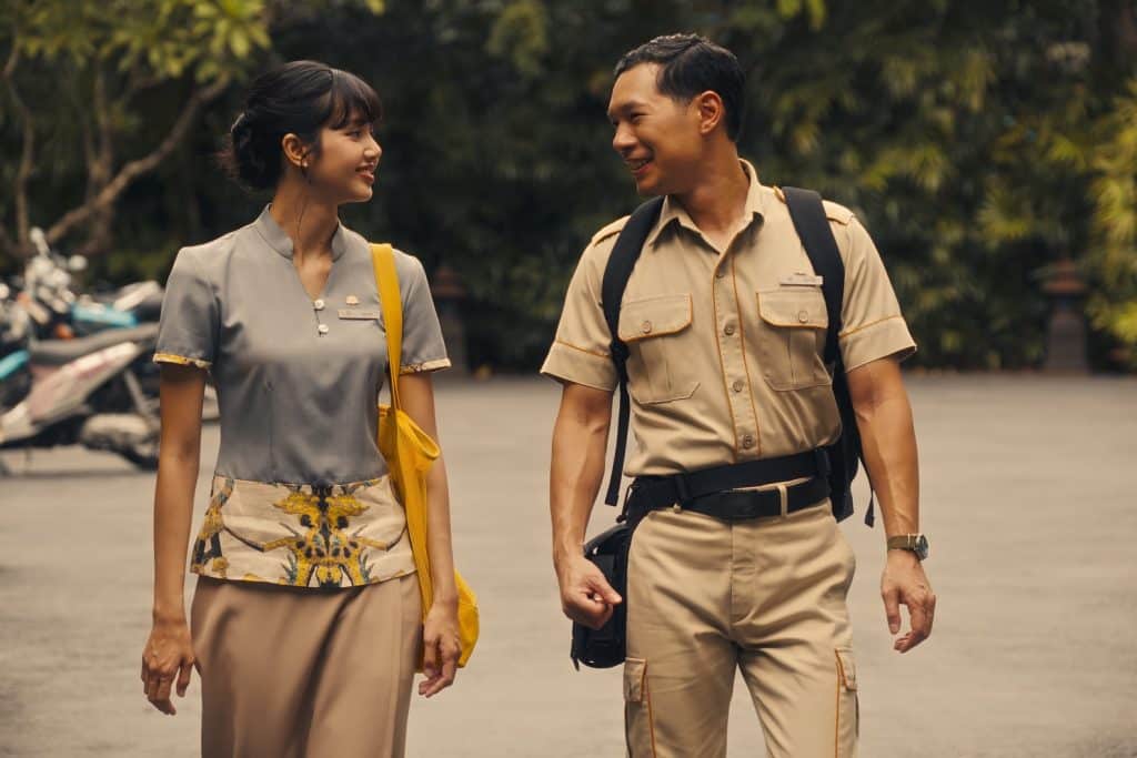 Lalisa Manobal & Tayme Thapthimthong in "The White Lotus" season 3.