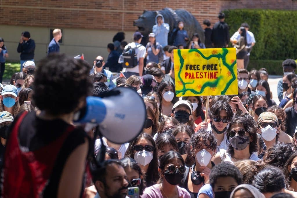 Students rally for Palestine