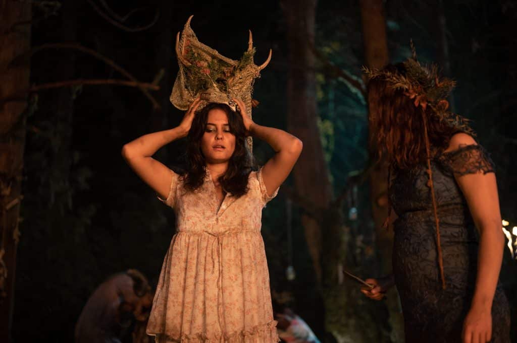 (L-R): Courtney Eaton as Teen Lottie and Sophie Nélisse as Teen Shauna in YELLOWJACKETS, “Doomcoming”. Photo credit: Kailey Schwerman/SHOWTIME.
