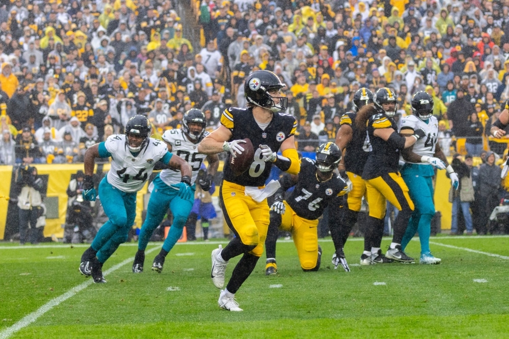 Former Steelers quarterback Kenny Pickett plays in a game against the Jacksonville Jaguars.