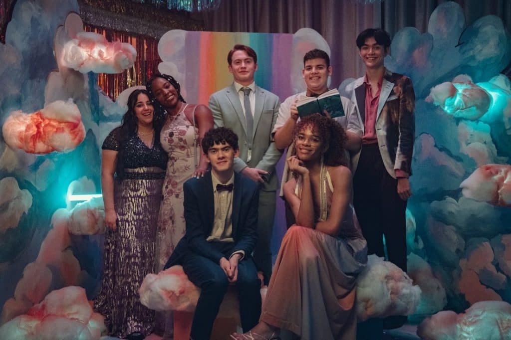 Cast of Heartstopper, From left to Right; Leila Khan as Sahar Zahid, Corinna Brown as Tara Jones, Kit Connor as Nick Nelson, Tobie Donovan as Isaac Henderson, William Gao as Tao Xu, Joe Locke as Charlie Spring, and Yasmin Finney Elle Argent. Netflix/Samuel Dore.