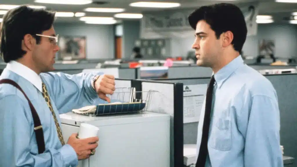 In Office Space, desk worker Peter endures his suffocating boss. (Image: 20th Century Studios)